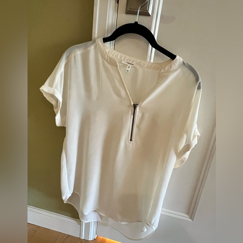 XS cream blouse